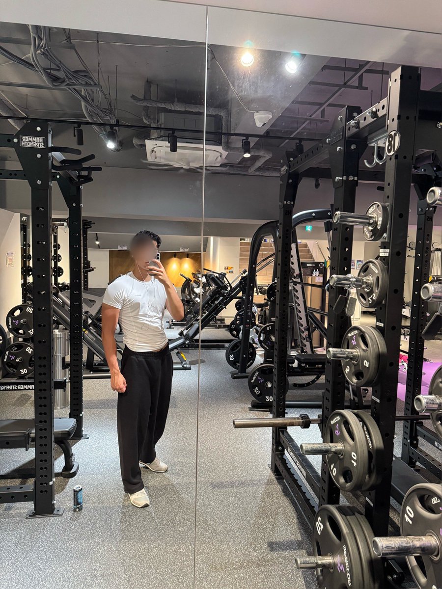 貸切状態のジム程嬉しいものはない。

お客様から【安心感】をお褒め頂く事が多いです。
自分も意識しているわけではありませんが、間違いなく筋トレの影響はあると思います。

【安心感】を与えられるセラピストとして今日もトレーニング🏋️