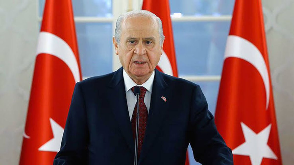 Genel Başkanımız Sayın Devlet BAHÇELİ:

"Türkiye Cumhuriyeti bir hukuk devletidir. Hukukun üstünlüğü her Türk vatandaşı için bağlayıcıdır. Bunun hilafına veya buna aykırı tavır, tutum ve eylemsel siyasi hareketler elbette yok hükmündedir.

"Milliyetçi Hareket Partisi görülen ve