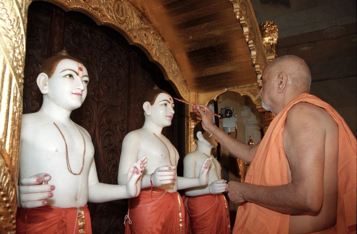 One historic moment... The first of its kind.

Celebrating 30 glorious years since Pramukh Swami Maharaj opened the doors of London Mandir, also known as #NeasdenTemple, to the world!