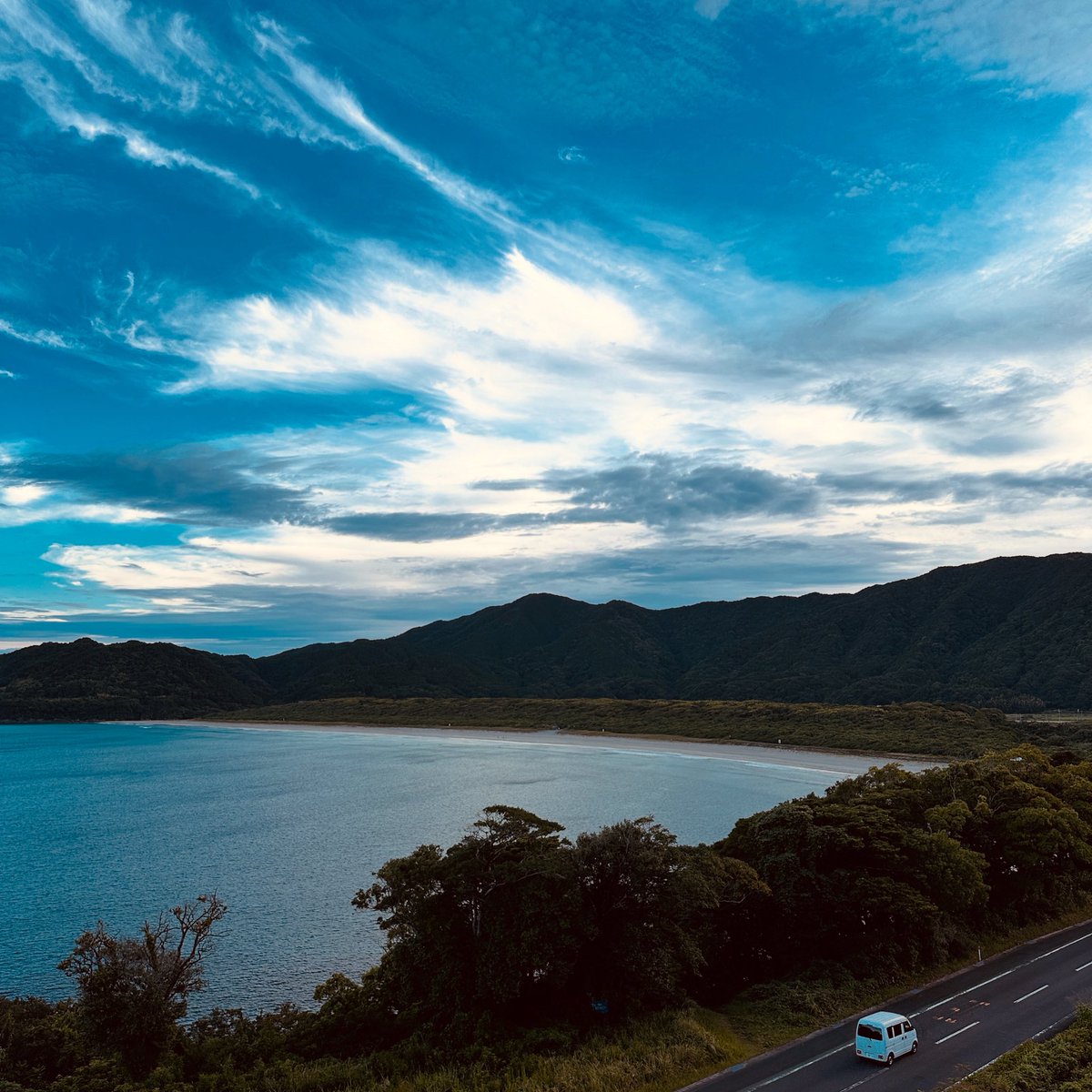 errie's tweet image. 大岐の浜、夕暮れもいいのよ。風が涼しくて、もうすっかり秋の気配。
#kaiyu #海癒 #yostrip