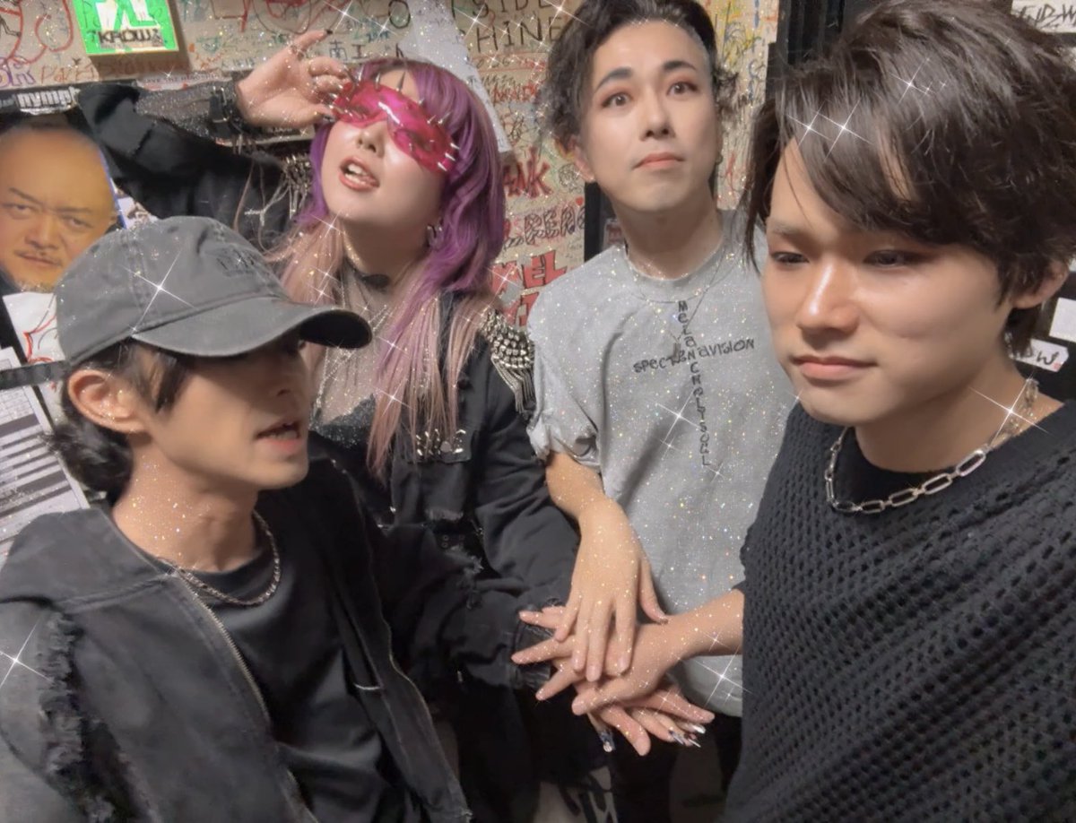 コーヒーが今とにかく飲みたい☕️

今日はスタジオ練習おきばりやす。