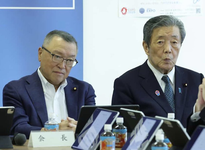 ProfShimada's tweet photo. ガソリン減税をめぐる与野党協議が続いている。
野党側は11月1日からの減税完全実施を主張しているが、自民党は執拗に抵抗。
同党が交渉代表に据えた宮沢洋一増税会長は、「減税する分、どこか他で増税して帳尻を合わせるべき、野党がその増税メニューを示せ」というふざけ切った態度。
その宮沢冷笑路線を批判する自民党議員は1人もいない。
高市早苗氏ら「戦わない保守派」も例によって沈黙。
強行採決以外ないだろう。