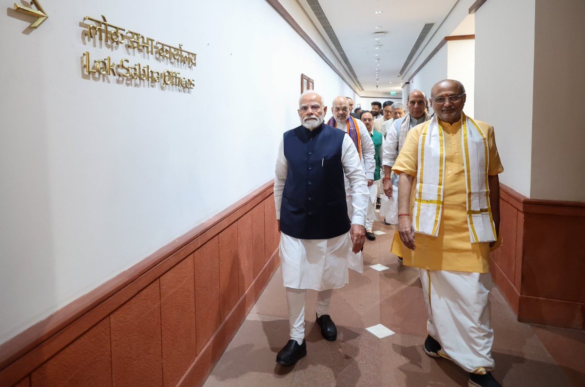 TR SAU 🇮🇳 (@trsauofficial) on Twitter photo नर्सेज का भी ऐसा ही स्वैग होगा जैसा पीएम मोदी का हैं।
लेकिन मोदी जी महिला सशक्तिकरण इतना भी मत कीजिए कि नर्सिंग प्रोफेशन का वजूद ही न रहे।
<a href="/narendramodi/">Narendra Modi</a> <a href="/MoHFW_INDIA/">Ministry of Health</a>
#save_nursing_profession
#save_male_nurses #trsauofficial नर्सेज का भी ऐसा ही स्वैग होगा जैसा पीएम मोदी का हैं।
लेकिन मोदी जी महिला सशक्तिकरण इतना भी मत कीजिए कि नर्सिंग प्रोफेशन का वजूद ही न रहे।
<a href="/narendramodi/">Narendra Modi</a> <a href="/MoHFW_INDIA/">Ministry of Health</a>
#save_nursing_profession
#save_male_nurses #trsauofficial