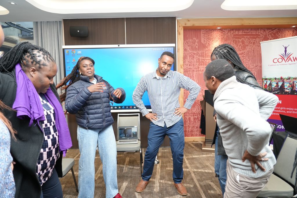 "We all have mental health!"  Counselling Psychologist Jimnicks Njenga during @COVAW’s ongoing two-day Mental Health and Psychosocial Support Training.

From GBV and FGM to the mental well-being of survivors and the intersectionality of these issues, one thing is clear: as