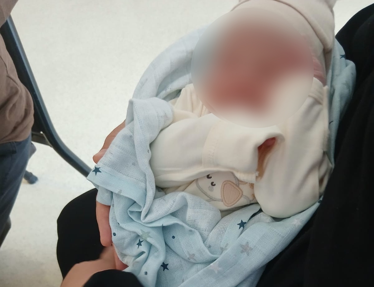 SÖZÜN BİTTİĞİ YER: 2 GÜNLÜK BEBEK TUTUKLANDI

İKİ GÜN ÖNCE DOĞUM YAPAN LOHUSA MERVE ZAYIM, TEKRAR EDİRNE L TİPİ CEZAEVİNE  GÖNDERİLDİ. 

Bu manzara ne Türkiye'ye ne bakanlığınıza yakışmıyor. İnsanlık adına buna son verin. <a href="/adalet_bakanlik/">T.C. Adalet Bakanlığı</a> <a href="/ctekurumsal/">Ceza ve Tevkifevleri Genel Müdürlüğü</a> <a href="/TCYargitay/">Yargıtay Başkanlığı</a>