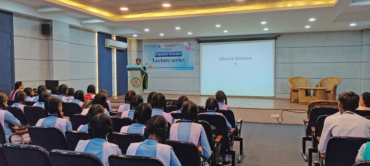 rscraipur's tweet image. 🔬 Popular Science Lecture Series: “What is Science?” 
A fun and interactive session where students discovered how science isn’t just facts, but a way of questioning, exploring, and understanding the world!
.
.
#PopularScience #WhatIsScience #ScienceForStudents #FutureInnovators