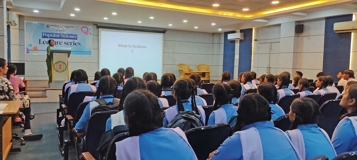 rscraipur's tweet image. 🔬 Popular Science Lecture Series: “What is Science?” 
A fun and interactive session where students discovered how science isn’t just facts, but a way of questioning, exploring, and understanding the world!
.
.
#PopularScience #WhatIsScience #ScienceForStudents #FutureInnovators