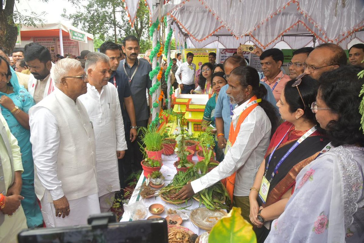 इन्दरसिंह परमार (@indersinghsjp) on Twitter photo आज महामहिम <a href="/GovernorMP/">Governor of Madhya Pradesh</a> श्री मंगुभाई पटेल जी के गरिमामय मुख्य आतिथ्य में, मंडला जिले के सेमर खापा स्थित एकलव्य स्कूल परिसर के ऑडिटोरियम में, आयुष विभाग के तत्वावधान में "परंपरागत चिकित्सा का स्वास्थ्य संवर्धन में योगदान एवं सिकल सेल एनीमिया प्रबंधन" विषय पर आयोजित एक दिवसीय आज महामहिम <a href="/GovernorMP/">Governor of Madhya Pradesh</a> श्री मंगुभाई पटेल जी के गरिमामय मुख्य आतिथ्य में, मंडला जिले के सेमर खापा स्थित एकलव्य स्कूल परिसर के ऑडिटोरियम में, आयुष विभाग के तत्वावधान में "परंपरागत चिकित्सा का स्वास्थ्य संवर्धन में योगदान एवं सिकल सेल एनीमिया प्रबंधन" विषय पर आयोजित एक दिवसीय