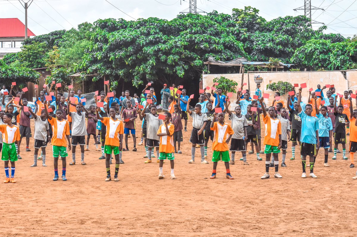 Over 1,000 people rally in Lomé to show TotalEnergies the red card 🟥

Young people demand #ClimateJustice, the end of fossils and the promotion of renewable energies.
#StopEACOP #KickPollutersOut #KTOA #KickTotalOut #ClimateJustice