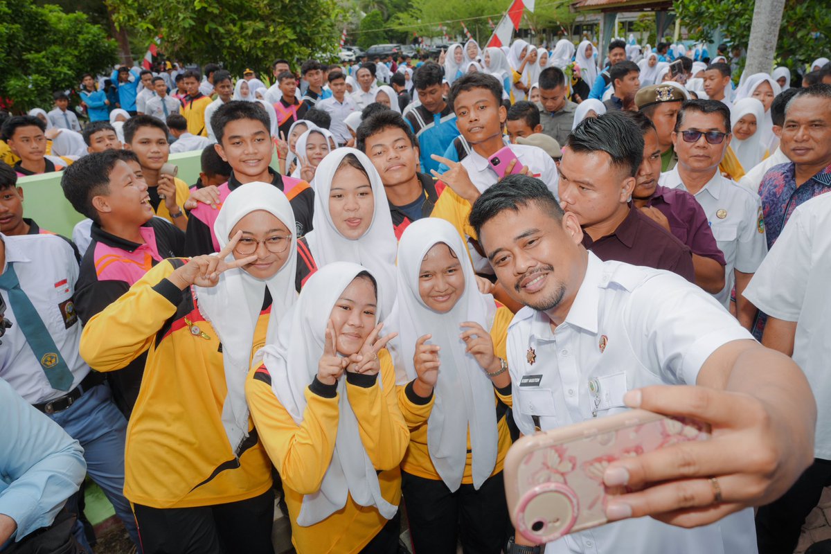 Pemerintah Provinsi Sumatera Utara resmi meluncurkan Program Cek Kesehatan Gratis (CKG) Anak Sekolah untuk jenjang SD, SMP, hingga SMA sederajat. Peluncuran ini kami laksanakan di SMAN 1 Perbaungan, Kabupaten Serdang Bedagai, dan diikuti secara daring oleh seluruh Bupati/Walikota