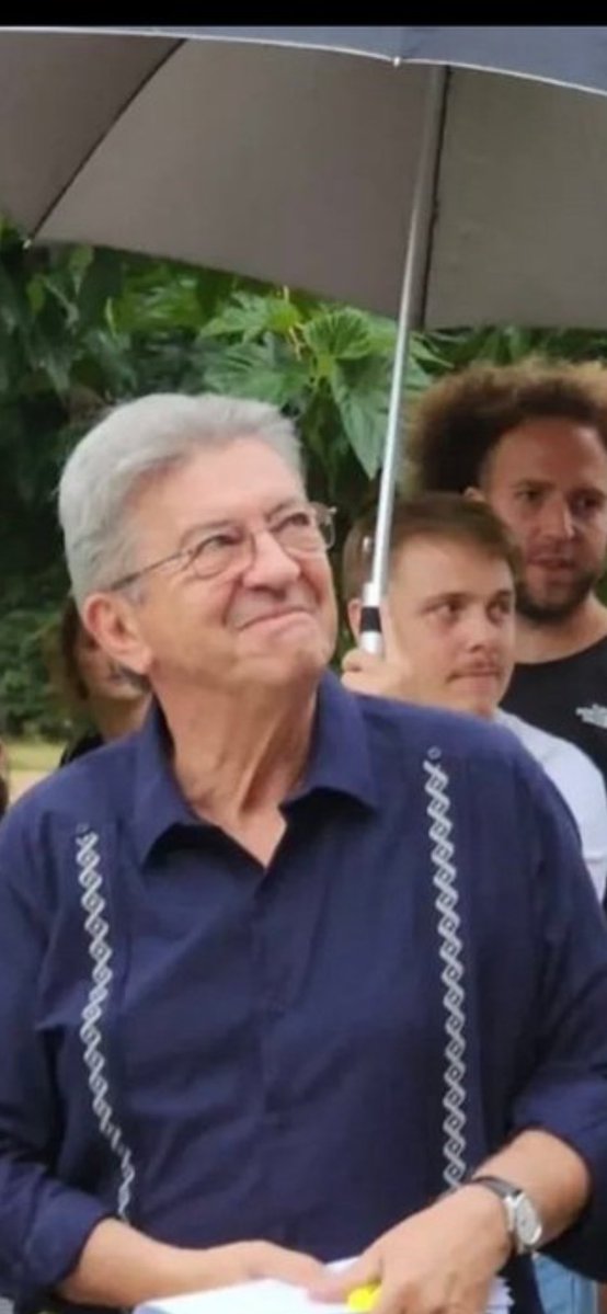 Fandor (@sosfandor) on Twitter photo Mais c’est qui qui qui tiens le parapluie, mais c’est le Louis mais c’est kiki non c’est lolo c’est le Charlot <a href="/LouisBoyard/">Louis Boyard</a> Mais c’est qui qui qui tiens le parapluie, mais c’est le Louis mais c’est kiki non c’est lolo c’est le Charlot <a href="/LouisBoyard/">Louis Boyard</a>