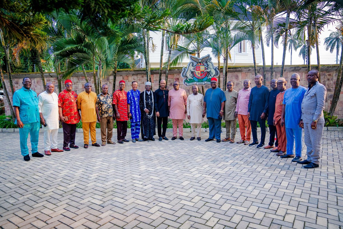 GOV. OTTI CALLS FOR STAKEHOLDERS SUPPORT IN PROTECTING PUBLIC INFRASTRUCTURE AND KEEPING THE ENVIRONMENT CLEAN AS HE RECEIVES BUSINESS GROUPS ON THANK YOU VISIT.

Abia State Governor, His Excellency, Dr. Alex Otti, OFR, has called on stakeholders in Aba and across the State to