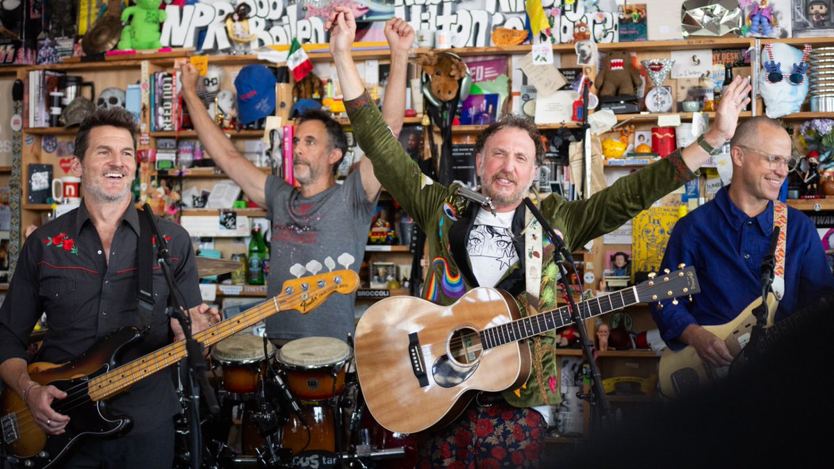 tickethub_'s tweet photo. Guster: Tiny Desk Concert https://t.co/tFiMeHadl1 #TicketHub https://t.co/eDRBaPkK2R