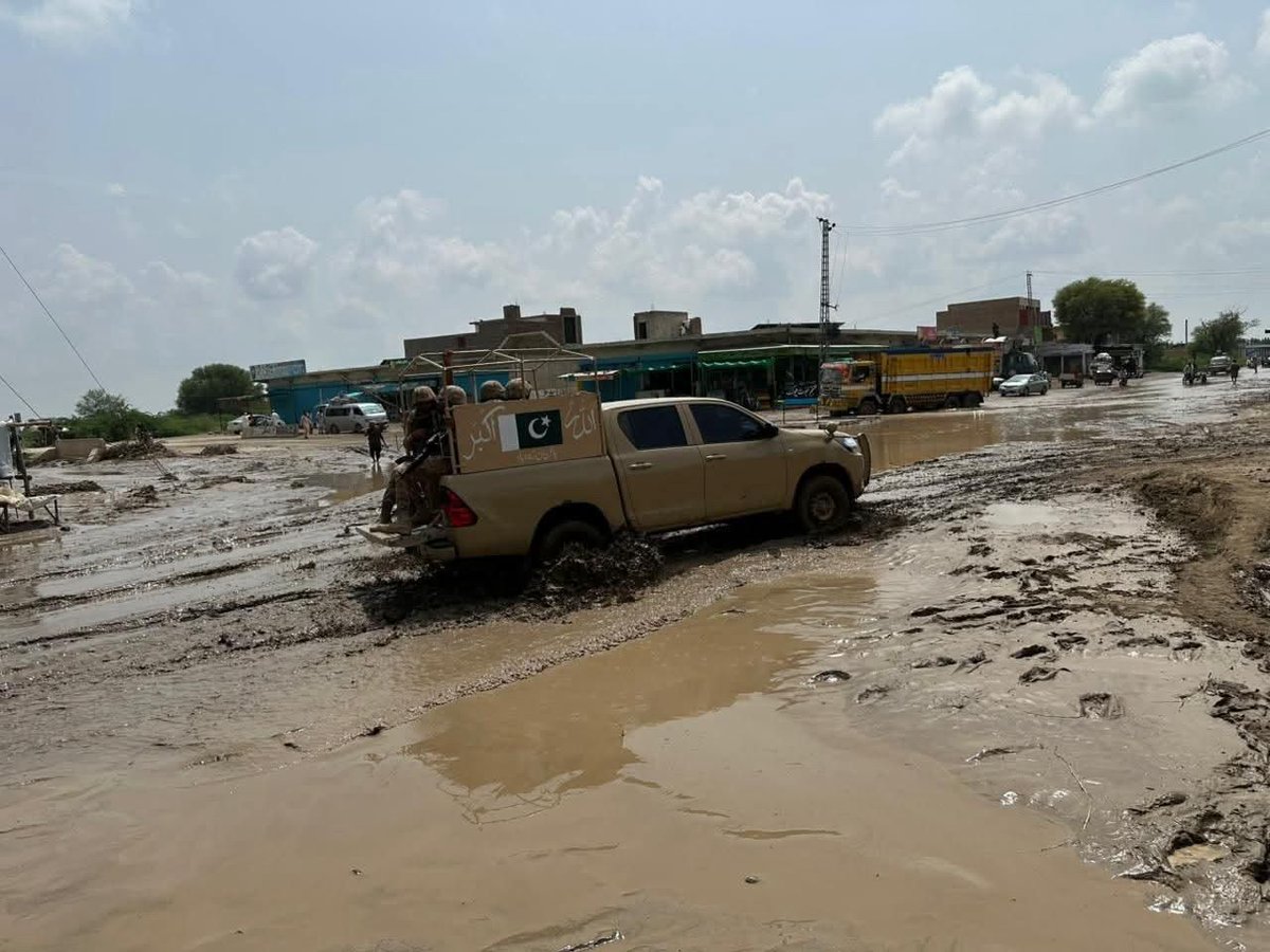 ✅ Relief &amp; Rescue Ops in Tank

Following heavy rainfall in Tank &amp; nearby areas, the Pakistan Army swiftly launched urgent relief and rescue operations:

• Citizens &amp; vehicles trapped in water and mud safely evacuated
• Blocked roads cleared, traffic flow restored
• Immediate