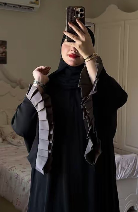 ليت الاحلام سهله والأماني رحابه 
وليت الأيام رغبه والزمن يستجيّبه
#اَلســَلامُ_عَلَيــــْكُم_وَرَحـْمَــةُاَللــهِ_وَبـَرَكاتُــهُ