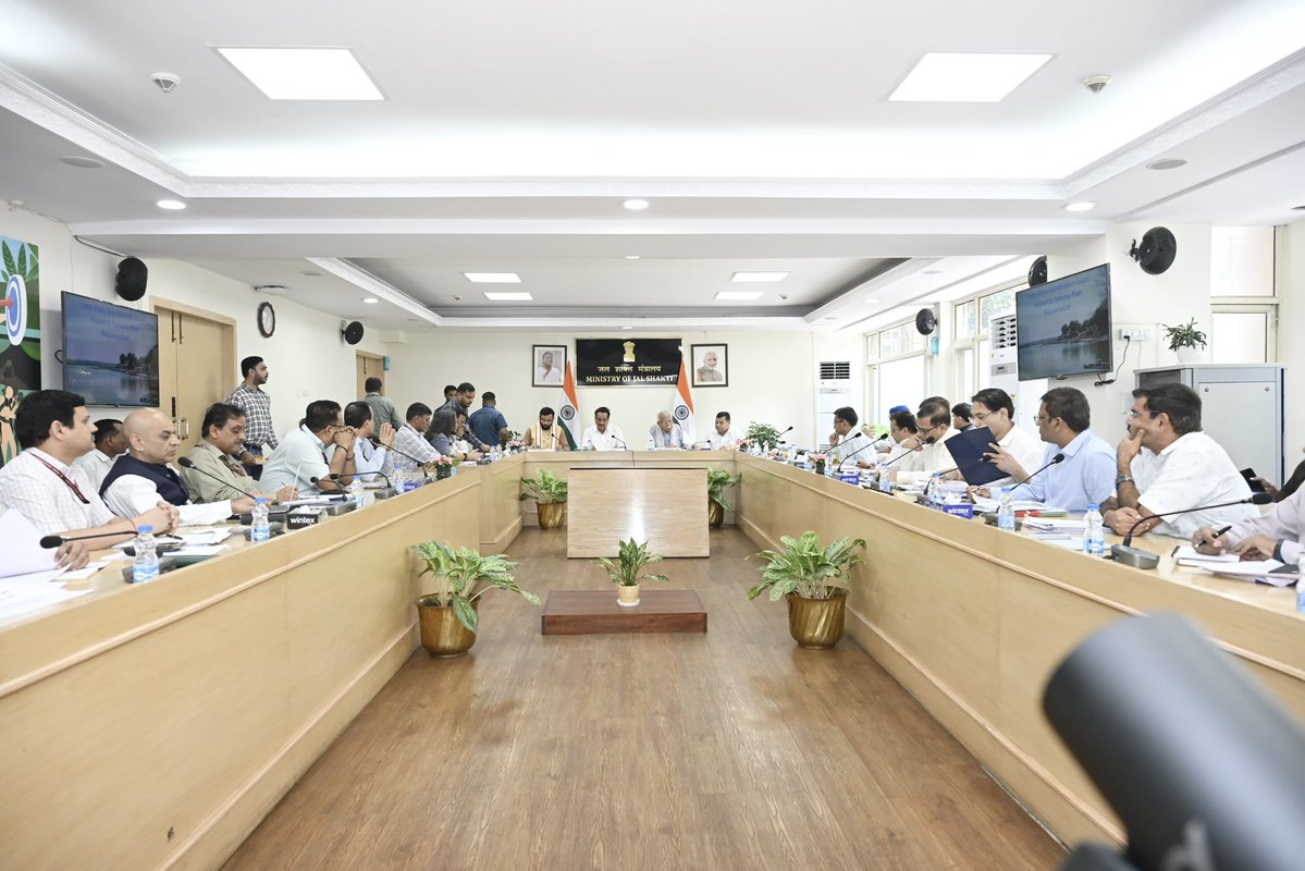 C R Paatil (@crpaatil) on Twitter photo माननीय प्रधानमंत्री श्री <a href="/narendramodi/">Narendra Modi</a> सर के दूरदर्शी नेतृत्व में केंद्र और राज्य सरकार यमुना पुनरुद्धार के लिए संकल्पबद्ध होकर कार्य कर रही हैं।
आज माननीय आवासन एवं शहरी कार्य मंत्री श्री <a href="/mlkhattar/">Manohar Lal</a> जी, हरियाणा के माननीय मुख्यमंत्री श्री <a href="/NayabSainiBJP/">Nayab Saini</a> जी, जल शक्ति राज्य माननीय प्रधानमंत्री श्री <a href="/narendramodi/">Narendra Modi</a> सर के दूरदर्शी नेतृत्व में केंद्र और राज्य सरकार यमुना पुनरुद्धार के लिए संकल्पबद्ध होकर कार्य कर रही हैं।
आज माननीय आवासन एवं शहरी कार्य मंत्री श्री <a href="/mlkhattar/">Manohar Lal</a> जी, हरियाणा के माननीय मुख्यमंत्री श्री <a href="/NayabSainiBJP/">Nayab Saini</a> जी, जल शक्ति राज्य