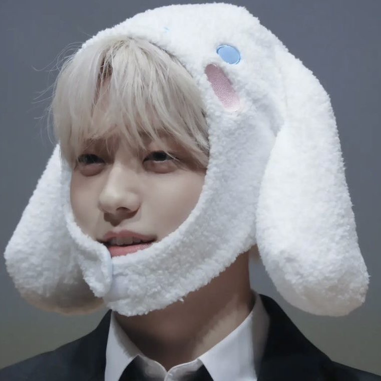 용멍이를 쓴 용멍이 
  ∧      ∧
 ꒰ ⩌ᴥ⩌ ꒱  💕