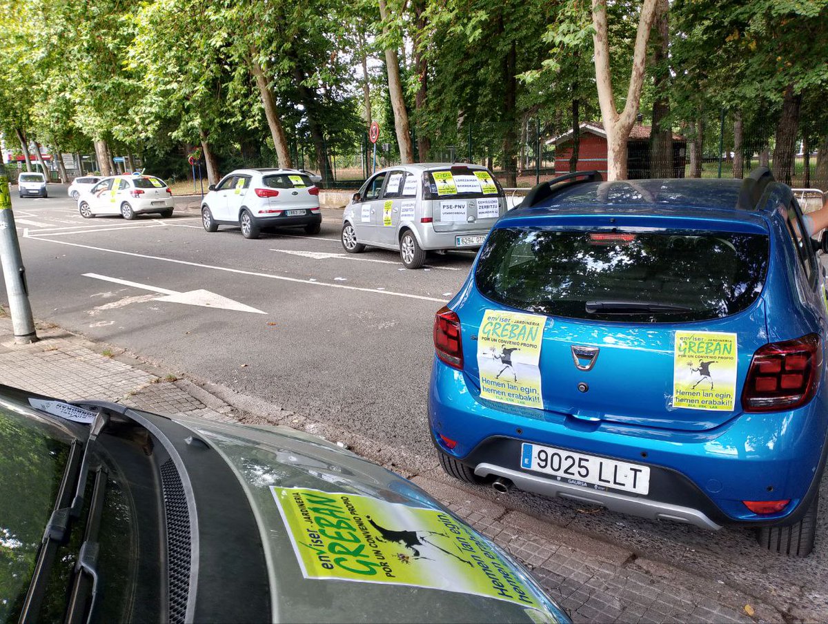 LABGasteiz's tweet photo. @LABsindikatua Las y los huelguistas de ENVISER han unido en coche caravana las piscinas de Gamarra y Mendizorrotza, reivindicando un Convenio propio que recoja unas condiciones dignas
🚗✊🚙✊🚕
🌳 #LorezainakBORROKAN #HemenErabaki #EnviserBORROKAN #LangileenAlde #Lorezainakgreban https://t.co/6gLpO12RzC