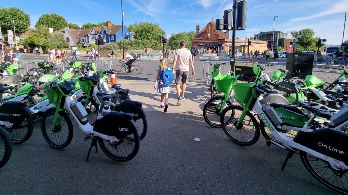Pan London e-bike regulations are required to ensure dockless bikes work for everyone.

For years we've been asking for powers to sort this out. 

I'm delighted the new government is bringing in legislation enabling cities to manage ebikes properly.

bbc.co.uk/news/articles/…