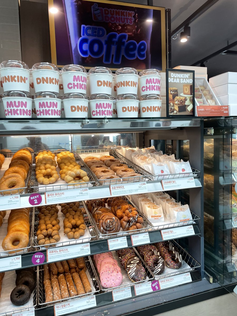 仁川空港にDUNKIN DONUTSがあるの嬉しい🍩 搭乗ゲート後にもあったから