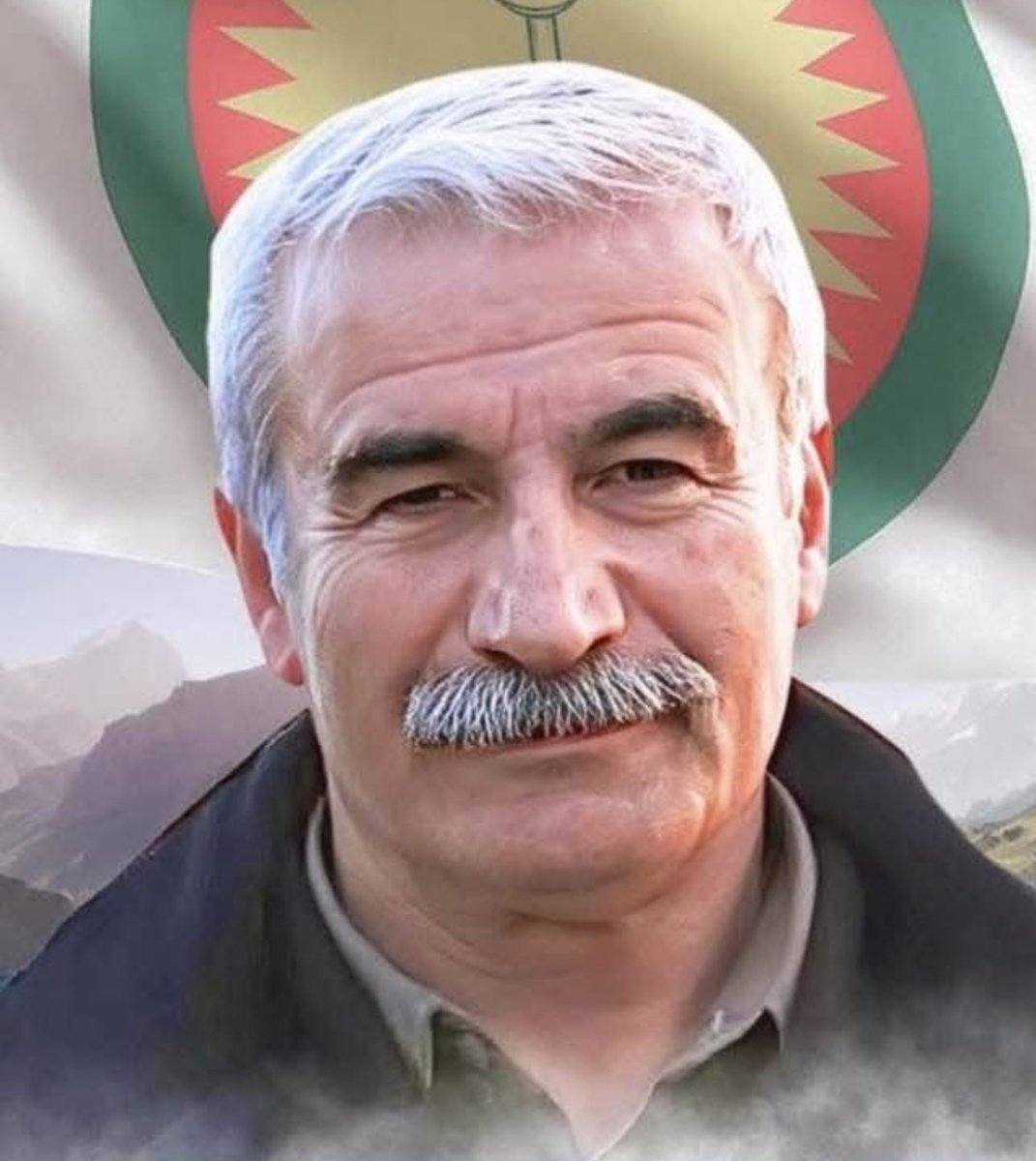 Bi rêzdarî bi bîr tînim. Giyana te şad be, Ey Fermandarê  heja tû tim dile gele xeeda bijî🙏🏼🙏🏼