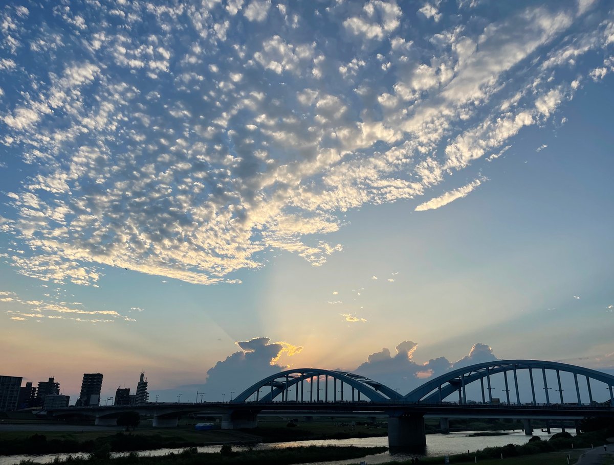 BOEL_Inc's tweet photo. お盆が明けて、静かに訪れる
秋の夕暮れ。

#雲 #お盆明け #フォトグラフィー #写真 #photography #夕空 https://t.co/xZXlmKGCXP
