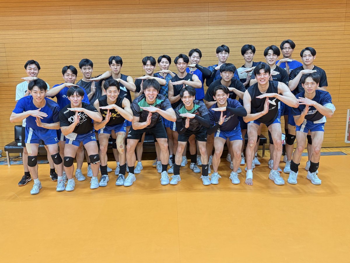【⚡️サンダーズ情報⚡️】
8/19(火)20(水)東海大学と練習ゲームを実施しました！
東海大学出身の #新井雄大 #髙木啓士郎 選手が
試合後後輩たちと記念撮影📷

#広島サンダーズ
#HiroshimaThunders
