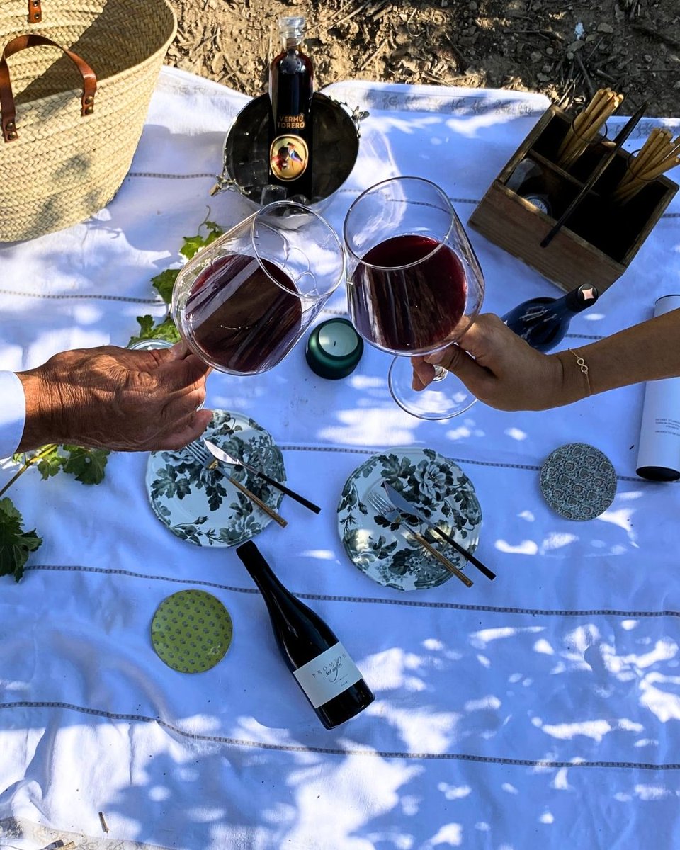 ¡Brindamos por lo que viene!   
A partir de septiembre, nuevas experiencias en viñedo y en bodega. 
 
bellorivinos.com 
prometoserinfiel.com 

#bellorí #bellorívinos #prometoserinfiel #enoturismoespaña #vinosdeautor #dorueda #doriberadelduero #experiencias