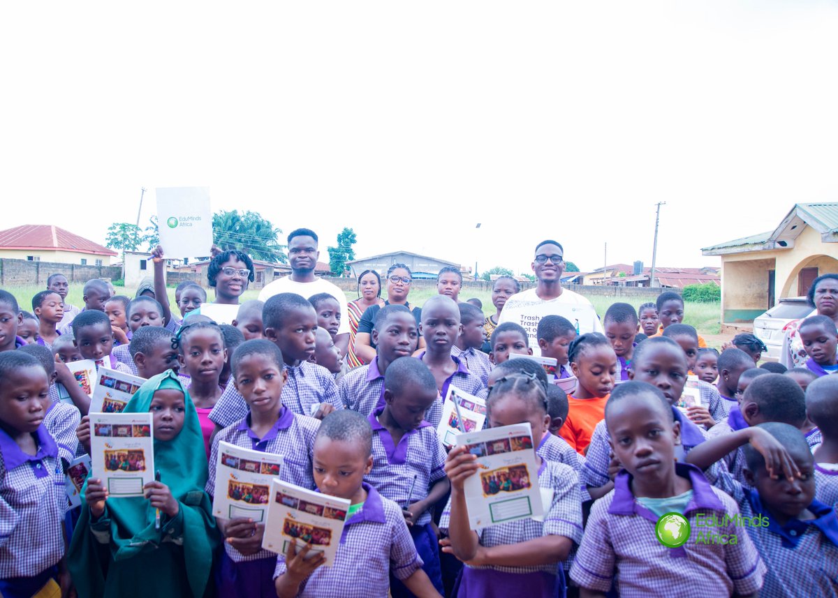 edumindsafrica's tweet image. Outreach matters: empowering children with climate knowledge is how we secure the planet’s future. 🌎📚 

#edumindsafrica #greenertomorrow #sdg #sdg4 #sdg13