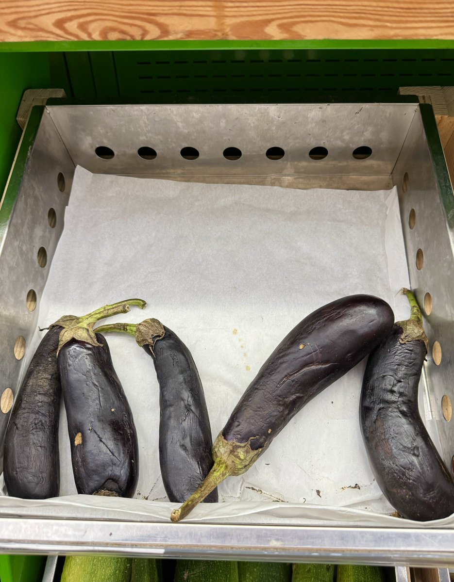 Свіжі продукти завезли