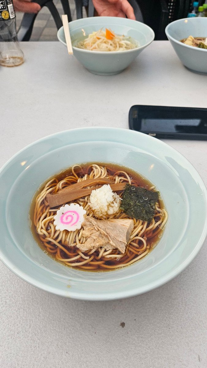 100圓ラーメンさん
醤油ラーメン

100円でこれは凄すぎる！！
スープや麺、各具材のクオリティがとても上がっていますが、バランス感がバチッとハマっていて1杯の完成度がとても高いです！
八王子を盛り上げる青木さんのホスピタリティに脱帽
ご馳走様でした！
