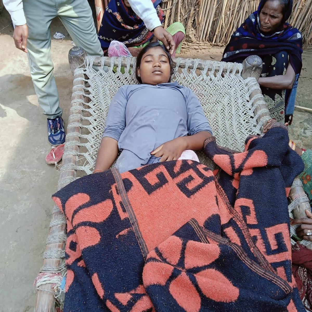 Sachin jonwal BASF (@sachinjonwalasp) on Twitter photo UP में आए दिन दलितों पर अत्याचार बढ़ रहा है
अपराधी बेखौफ होकर अपराध कर रहे हैं
यह मामला UP के जिला कासगंज का है जिस में अभी तक पीड़ितों को न्याय नहीं मिला है
मेरा <a href="/Uppolice/">UP POLICE</a> से निवेदन है कि पीड़ितों को न्याय दिलाए
<a href="/kasganjpolice/">KASGANJ POLICE</a>
<a href="/UPGovt/">Government of UP</a>
<a href="/dgpup/">DGP UP</a>
<a href="/ASP4UP/">Aazad Samaj Party - Uttar Pradesh</a> UP में आए दिन दलितों पर अत्याचार बढ़ रहा है
अपराधी बेखौफ होकर अपराध कर रहे हैं
यह मामला UP के जिला कासगंज का है जिस में अभी तक पीड़ितों को न्याय नहीं मिला है
मेरा <a href="/Uppolice/">UP POLICE</a> से निवेदन है कि पीड़ितों को न्याय दिलाए
<a href="/kasganjpolice/">KASGANJ POLICE</a>
<a href="/UPGovt/">Government of UP</a>
<a href="/dgpup/">DGP UP</a>
<a href="/ASP4UP/">Aazad Samaj Party - Uttar Pradesh</a>