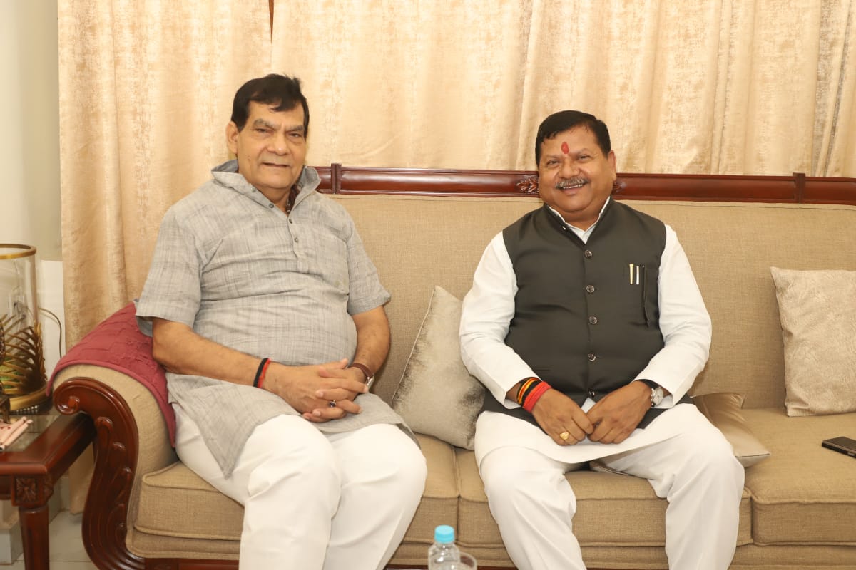 Rakesh Rathour 'Guru' (मोदी का परिवार) (@rakeshguru916) on Twitter photo आज #लखनऊ के 14 कालिदास मार्ग आवास पर उत्तर प्रदेश सरकार में नगर विकास एवं ऊर्जा विभाग मा0 कैबिनेट मंत्री श्री अरविंद कुमार शर्मा जी से भेंट कर विकास से संबंधित विभिन्न विषयों पर विस्तार से चर्चा की।
<a href="/myogiadityanath/">Yogi Adityanath</a> <a href="/BJP4India/">BJP</a> <a href="/aksharmaBharat/">A K Sharma</a> आज #लखनऊ के 14 कालिदास मार्ग आवास पर उत्तर प्रदेश सरकार में नगर विकास एवं ऊर्जा विभाग मा0 कैबिनेट मंत्री श्री अरविंद कुमार शर्मा जी से भेंट कर विकास से संबंधित विभिन्न विषयों पर विस्तार से चर्चा की।
<a href="/myogiadityanath/">Yogi Adityanath</a> <a href="/BJP4India/">BJP</a> <a href="/aksharmaBharat/">A K Sharma</a>