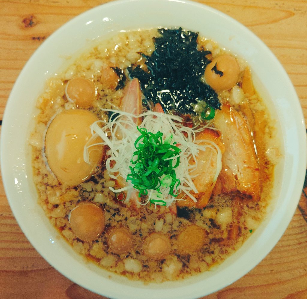 TheNoodles&amp;Saloon #Kiriya@初石

本日のスタ麺
✅ 特製鶏醤油ソバ swallow
※自家製麺
✅ TP.うずらの味玉×2
✅ 脂身かまたま
✅ 神接遇

一麺専心
醤油の美味しさを限界まで引き出す匠の技、ここに極まる🥂

今日という日を最高の味で彩る
一杯の一期一会の出会いに心からの感謝を、奇跡乾杯🥂