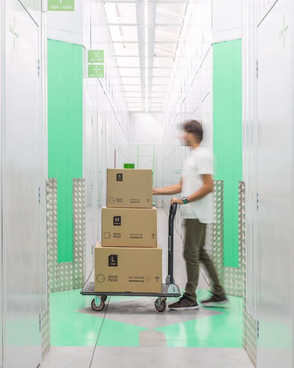 StoremoreES's tweet image. Nos volvemos a presentar a los FEDESSA Awards 2025 ✨
Después de que Storemore Móstoles fuese reconocido como el Mejor Centro de España, nos hemos convertido en candidatos directos al premio Multi-Site Operator of the Year. #Storemore #TuTrasteroInteligente #FEDESSA #AESS