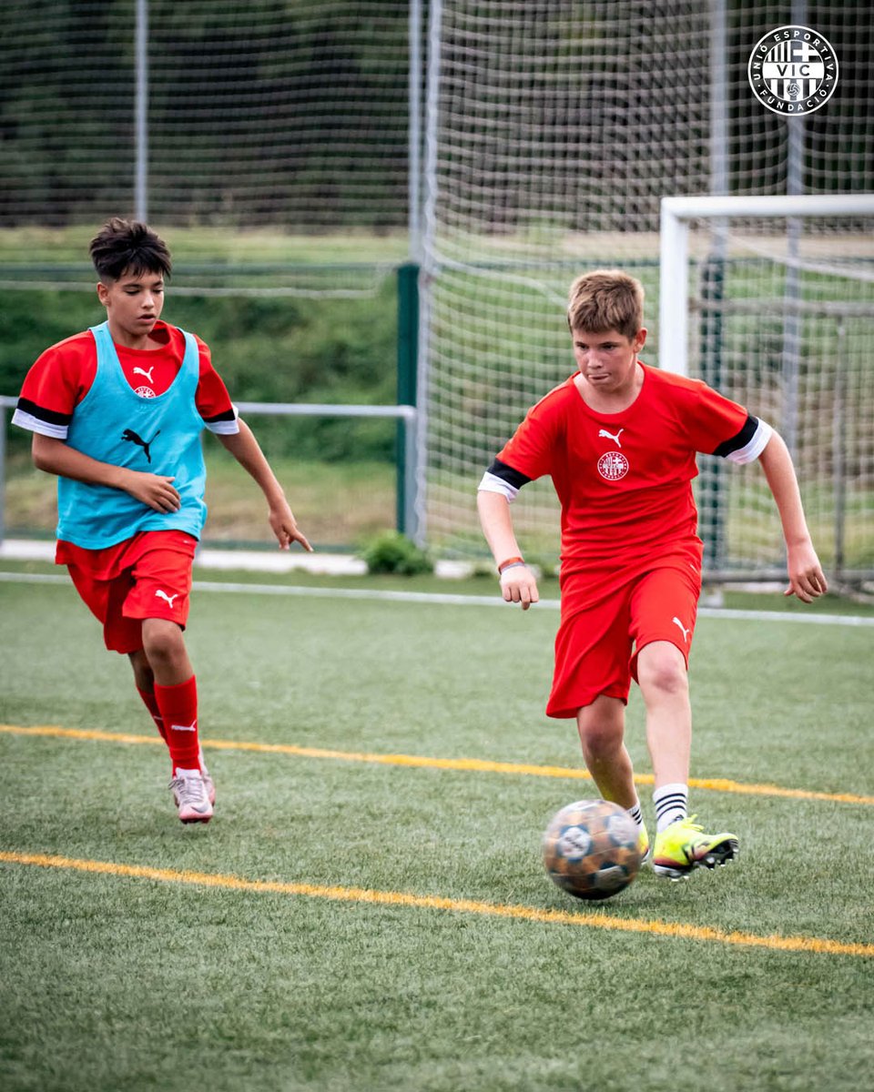 𝐓𝐨𝐫𝐧𝐚𝐝𝐚 𝐚𝐥𝐬 𝐞𝐧𝐭𝐫𝐞𝐧𝐚𝐦𝐞𝐧𝐭𝐬 ✅🔛

El 𝐒𝐮𝐛 𝟏𝟑 '𝐀', de Preferent, inicia la ronda d'entrenaments dels nostres equips per a la nova temporada 𝟐𝟓/𝟐𝟔 🔥

#SomUEVic 🔴⚪