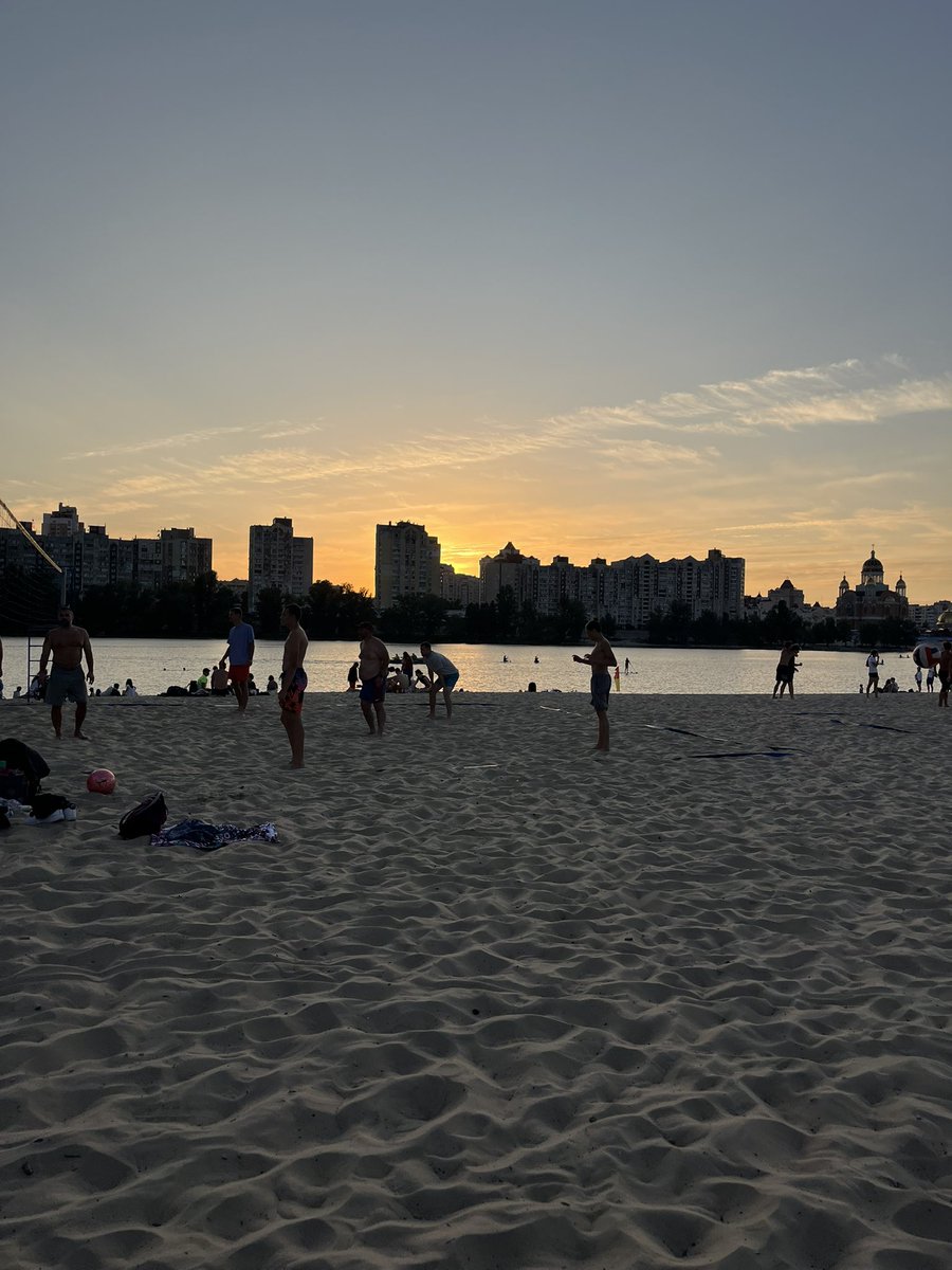 по контуру карася tweet media