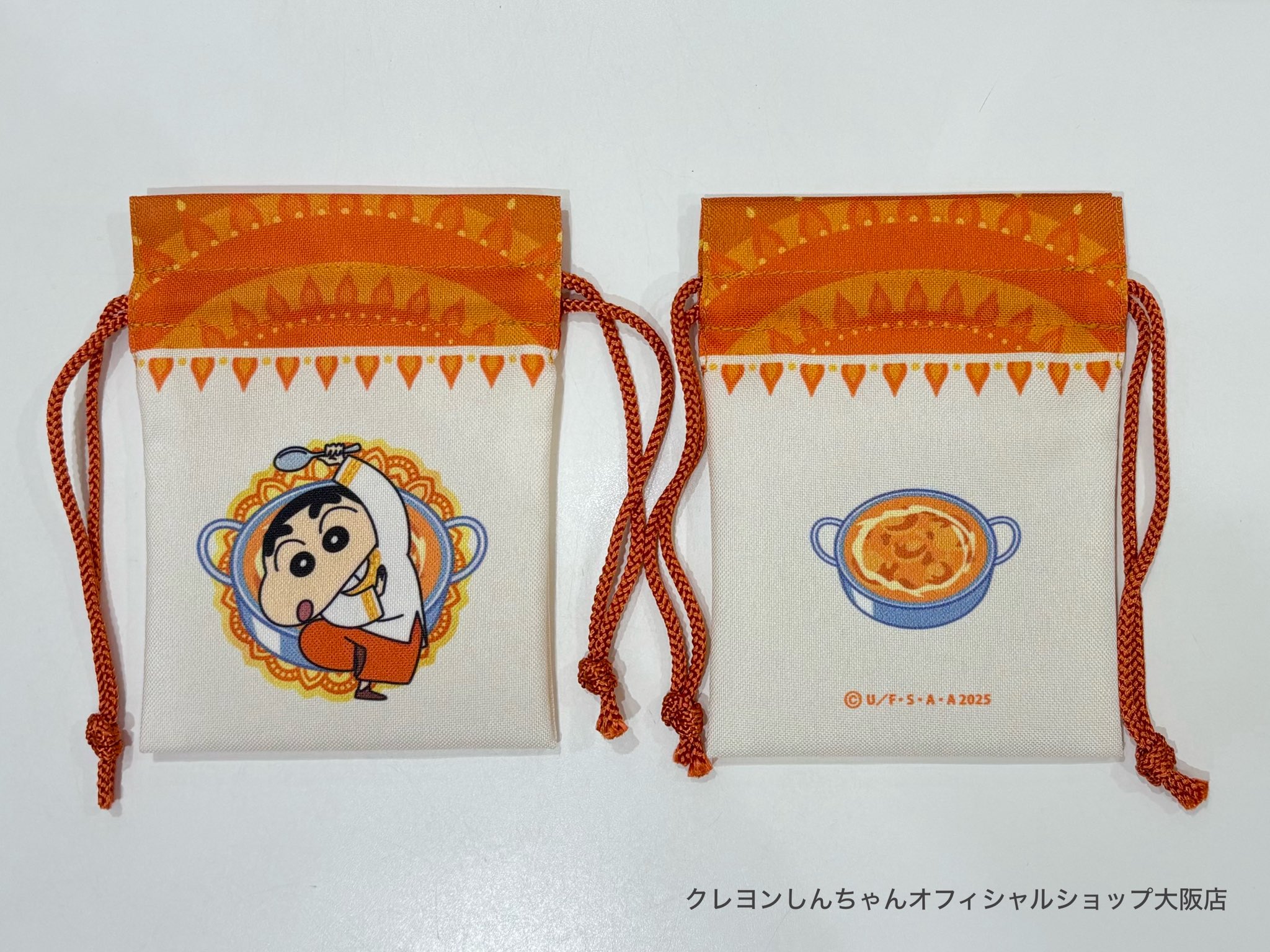 クレヨンしんちゃん　バッジ　アクリルキーホルダーセット　アクションデパート大阪店 GICtHHmboAAm08Y.jpg
