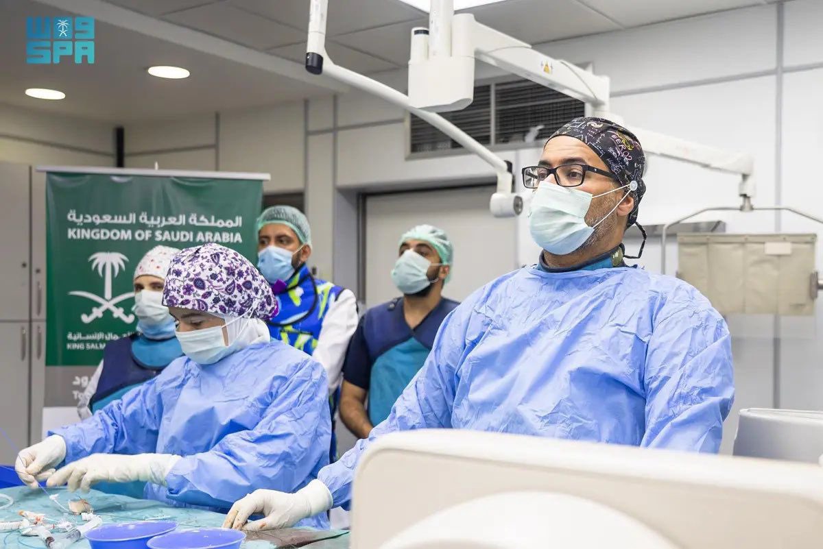 مركز الملك سلمان للإغاثة الإنسانية:

تدشين مشروعين طبيين تطوعيين في العاصمة السورية "دمشق"

-التفاصيل:

دشنت #السعودية مشروعين طبيين تطوعيين بمجالي قسطرة القلب للأطفال والأطراف الصناعية وإعادة التأهيل في العاصمة السورية "دمشق"، بمشاركة 11 متطوعاً من مختلف التخصصات الطبية.

وأجرى