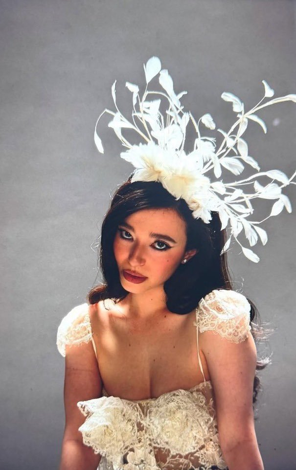 “When I was a waitress wearing a white dress
Look how I do this, look how I got this
I was a waitress working the night shift
You were my man”