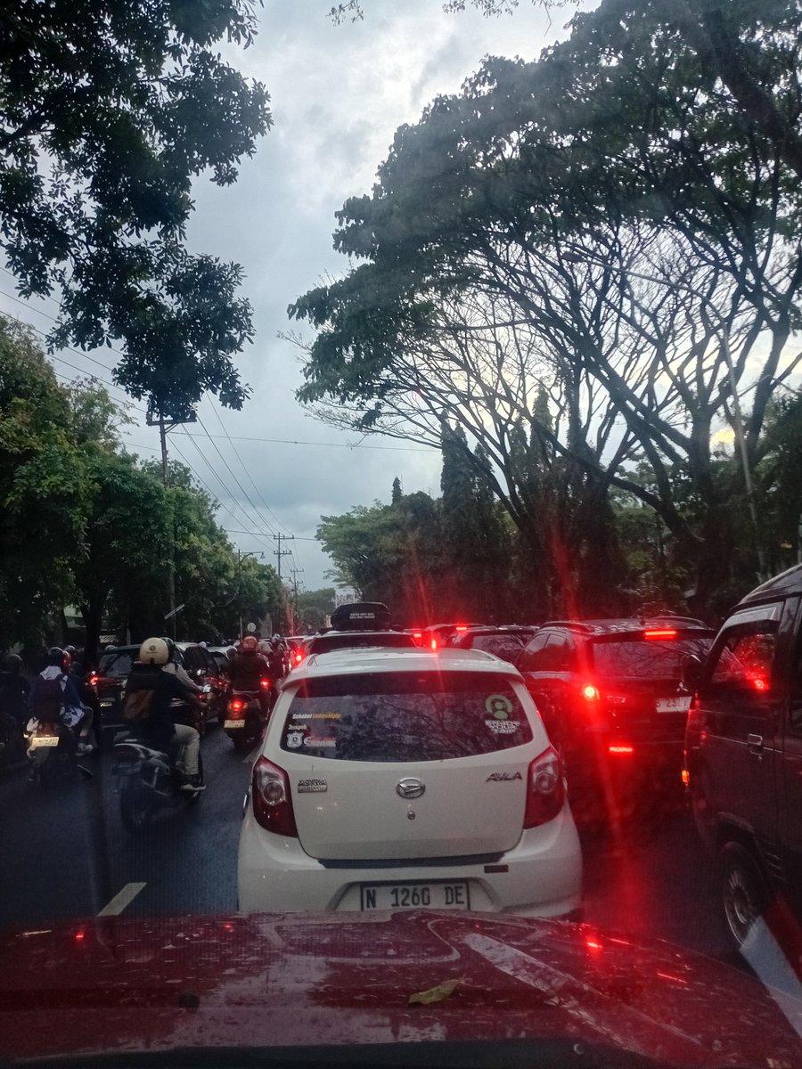 Jalan veteran padat, efek maba UM...
<a href="/infomalang/">Info Malang</a>