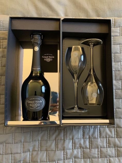 To: YOBEL (신윤석)
<a href="/kieyring/">Shin Yunseok</a>
Seoul, South Korea.

Happy birthday, dear my friend Yobel! Heard that you're in SK right now. Then do your best for whatever you're prepare in there. I'm curious, are you not going back to London? See you when I see you!

From: your friend LISA.