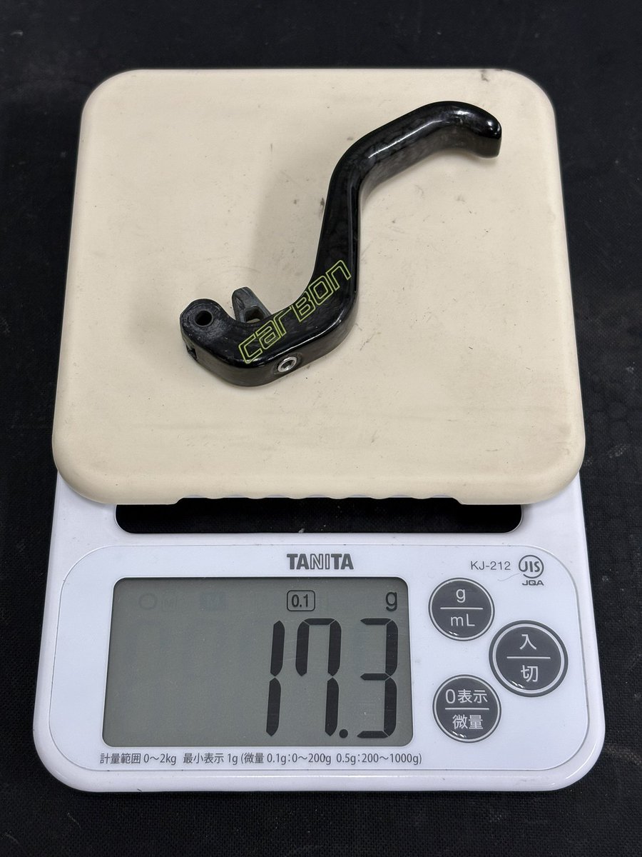 チームサプライヤーのエムシーインターナショナル様(<a href="/infomci/">エムシーインターナショナル</a> )よりMAGURAのHC3レバーブレードをご提供頂きました🙏

MT8 RACELINEの標準カーボンレバー比20g/pcの重量増だけど、引き換えに得られるレバー比調整機構と剛性感が素晴らしい❗️
レバー比最大にすると同じブレーキ⁉️ってくらい効く❗️