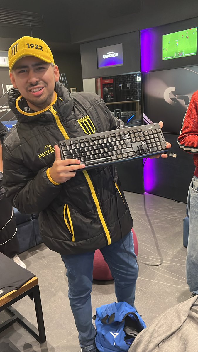 Como le digo.. como le digo que el torneo lo gano un pibe que trajo el teclado de su casa