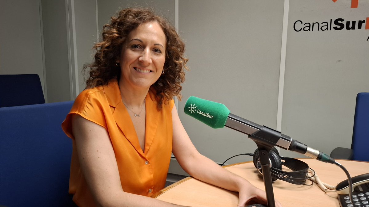 CCOO de Andalucía (@ccooandalucia) on Twitter photo 🎙️ENTREVISTA | <a href="/nurialomar/">Nuria López Marín</a> ha pasado por los micrófonos de <a href="/CanalSurRadio/">Canal Sur Radio</a> para hablar sobre temas de actualidad en Andalucía:
⛑️siniestralidad y prevención laboral
🥵olas de calor y derechos laborales
🔥incendios y condiciones laborales de las y los trabajadores del INFOCA 🧵 🎙️ENTREVISTA | <a href="/nurialomar/">Nuria López Marín</a> ha pasado por los micrófonos de <a href="/CanalSurRadio/">Canal Sur Radio</a> para hablar sobre temas de actualidad en Andalucía:
⛑️siniestralidad y prevención laboral
🥵olas de calor y derechos laborales
🔥incendios y condiciones laborales de las y los trabajadores del INFOCA 🧵