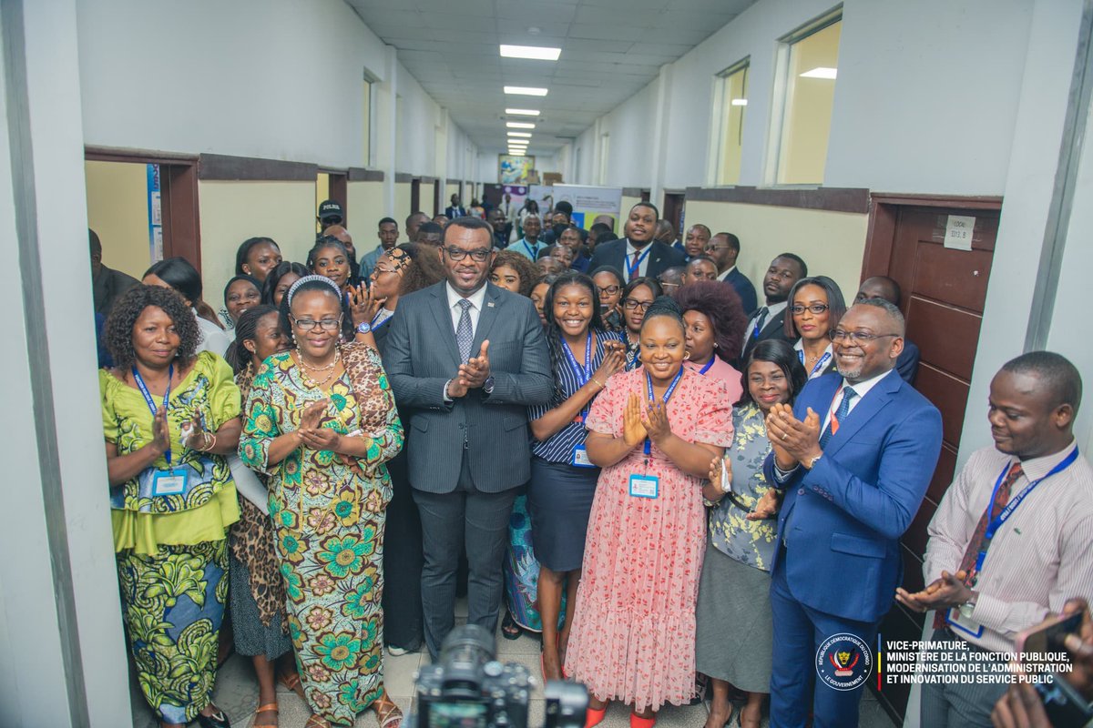 lilembu_pierre's tweet photo. En visite de travail ce mardi 19 août 2025 dans les locaux de la Direction de Gestion de la Base de Données Numériques des Ressources Humaines de l’État et du Recensement (#DBDR), le Vice-PM Jean-Pierre @LihauEbua s’est dit « agréablement satisfait » des avancées enregistrées dans la numérisation des actes administratifs des cadres et agents de l’État, régulièrement certifiés dans le Fichier de Référence de l’Administration Publique (#FRAP) et identifiés biométriquement, puis publiés dans l’annuaire alphabétique et numérique couvrant les services centraux ainsi que les divisions urbaines de Kinshasa.
Pour le VPM Lihau, grâce à cette base de données centralisée et sécurisée, l’État se dote désormais d’un outil moderne et stratégique pour planifier, suivre la mobilité et gérer avec rigueur les carrières de ses agents sur l’ensemble du territoire national.
En savoir plus ici ↓ @FP_RDC
https://t.co/Fixcr8Gfo5