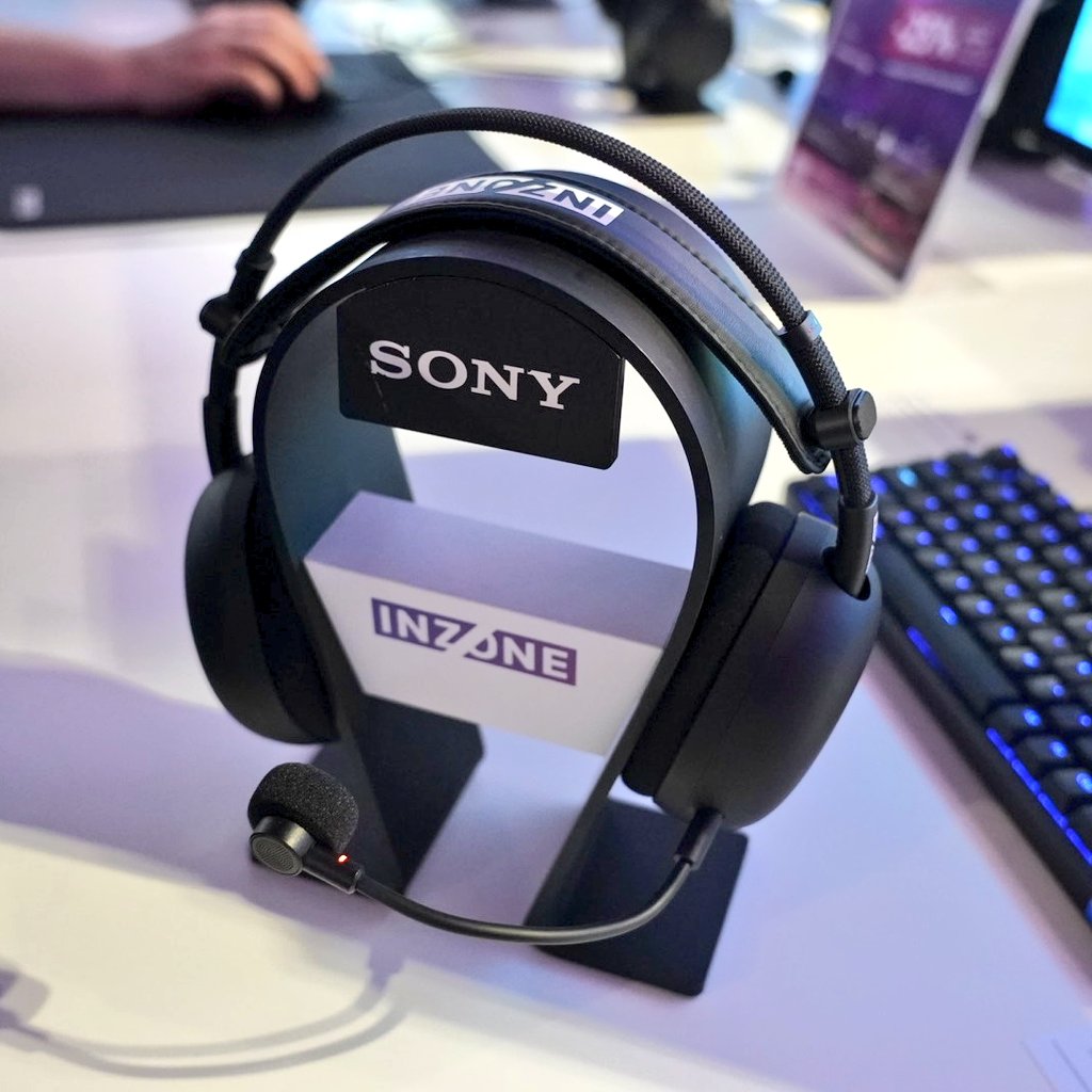 whatgearreviews's tweet image. Sony has just upgraded its flagship gaming headphones! 🎧 These are the new #InZoneH9II. Once again, Team @fnatic has collaborated with @Sony InZone to create a pair of headphones that are perfect for #ProGamers, aspiring pro gamers, and #Esports enthusiasts. 🎮 Some of the…