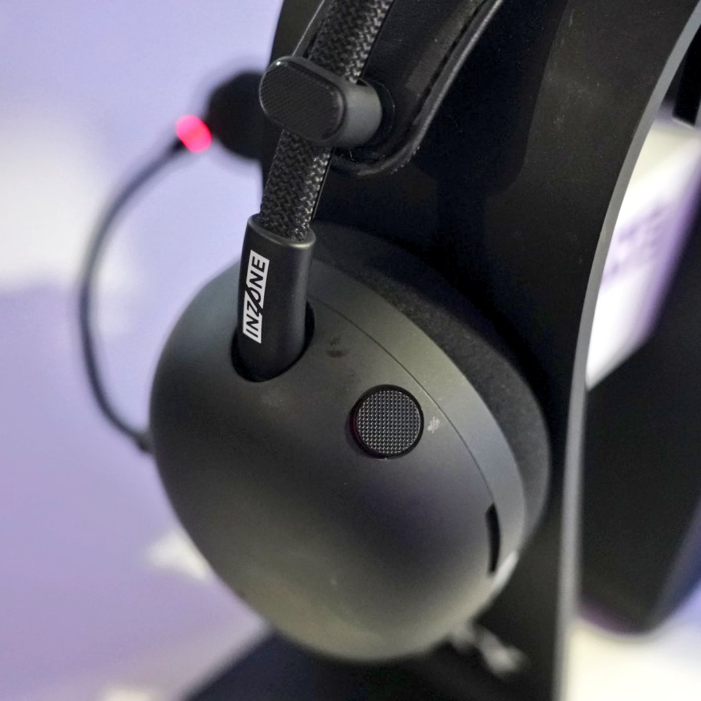 whatgearreviews's tweet image. Sony has just upgraded its flagship gaming headphones! 🎧 These are the new #InZoneH9II. Once again, Team @fnatic has collaborated with @Sony InZone to create a pair of headphones that are perfect for #ProGamers, aspiring pro gamers, and #Esports enthusiasts. 🎮 Some of the…
