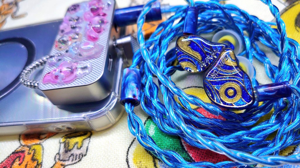 皆様こんばんは🌌
結局前から気になってたイヤホンポチりました✨️

今夜のお供は
🟦AFUL CANTOR　× XINHS-039
× ddHiFi TC44Grip

CantorはフルBA機なのにサブベースが最高です✨️