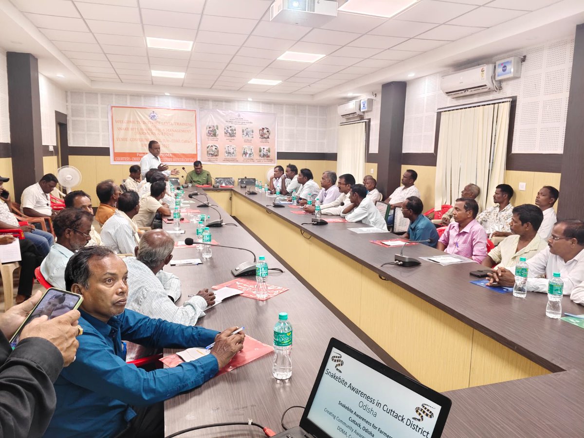 deoc_cuttack's tweet photo. Today DDMA, Cuttack &amp; CDAO Cuttack, with support from OSDMA, organized a Snakebite Awareness meeting for farmers, to empower them with life-saving knowledge and preparedness. The initiative aims to create a resilient farming community to handle snakebite incidents effectively. https://t.co/W040MPFN45